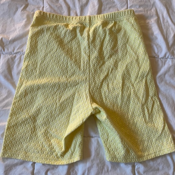 Medium yellow bike shorts from Aritzia - Picture 2 of 3